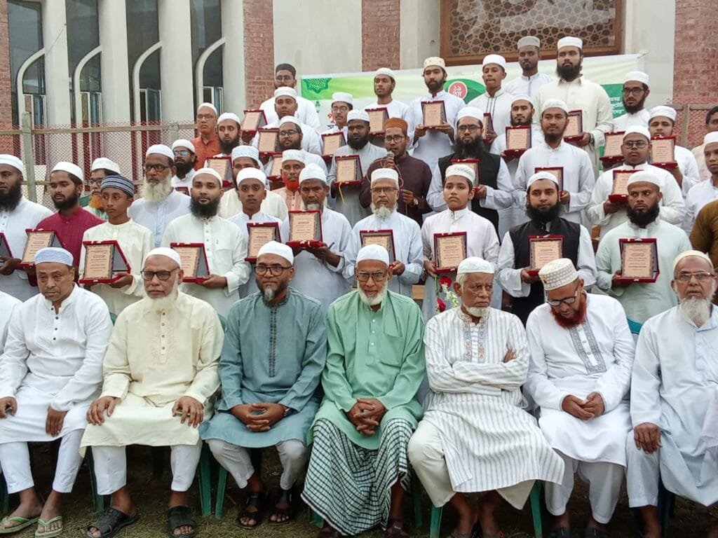 মানিকগঞ্জে ৩১ হাফেজকে সংবর্ধনা দিল কাফাটিয়া সমাজ কল্যাণ পরিষদ