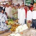 নগরীর বিভিন্ন বাজার পরিদর্শন করেছেন কেসিসি প্রশাসক নজরুল ইসলাম মঞ্জু