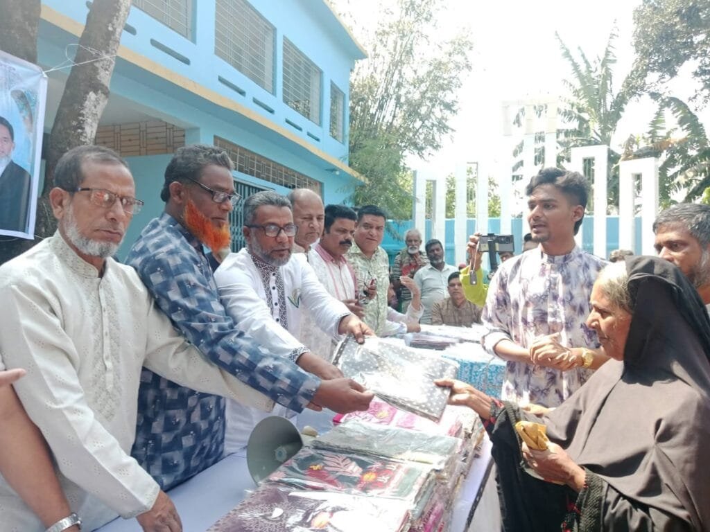 বেলকুচিতে ঈদ সামগ্রী বিতরণ, সুবিধাবঞ্চিতদের মাঝে আনন্দ ভাগাভাগি