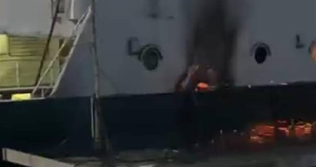 পাটুরিয়ায় ফেরিতে সাইলেন্স পাইপে আগুনের স্ফুলিঙ্গ: জনমনে আতঙ্ক