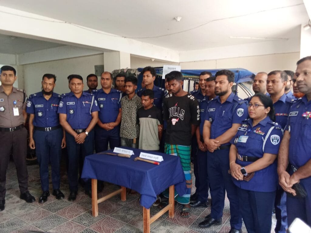 মানিকগঞ্জে রফিক হত্যার ৩ আসামি গ্রেফতার; এখনও উদ্ধার হয়নি মস্তক