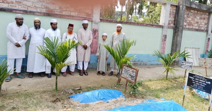 বাসাবোতে মরহুম হযরত আলীর কবর জিয়ারতে তাঁর ক’জন রাজনৈতিক সহযোদ্ধা