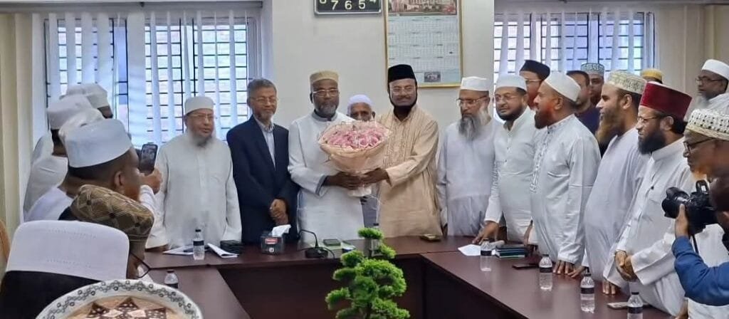 মাদরাসা শিক্ষার ঐতিহ্য ফিরিয়ে আনতে শিক্ষক নেতাদের সহযোগিতা চান ইআবি ভিসি