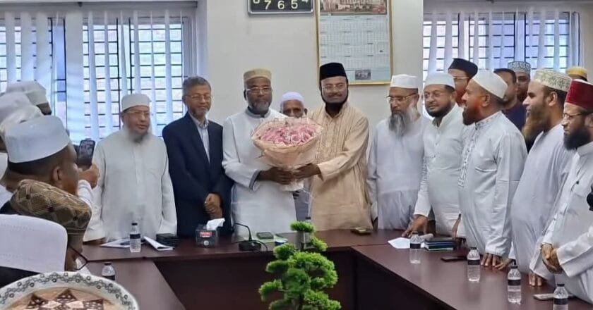 মাদরাসা শিক্ষার ঐতিহ্য ফিরিয়ে আনতে শিক্ষক নেতাদের সহযোগিতা চান ইআবি ভিসি