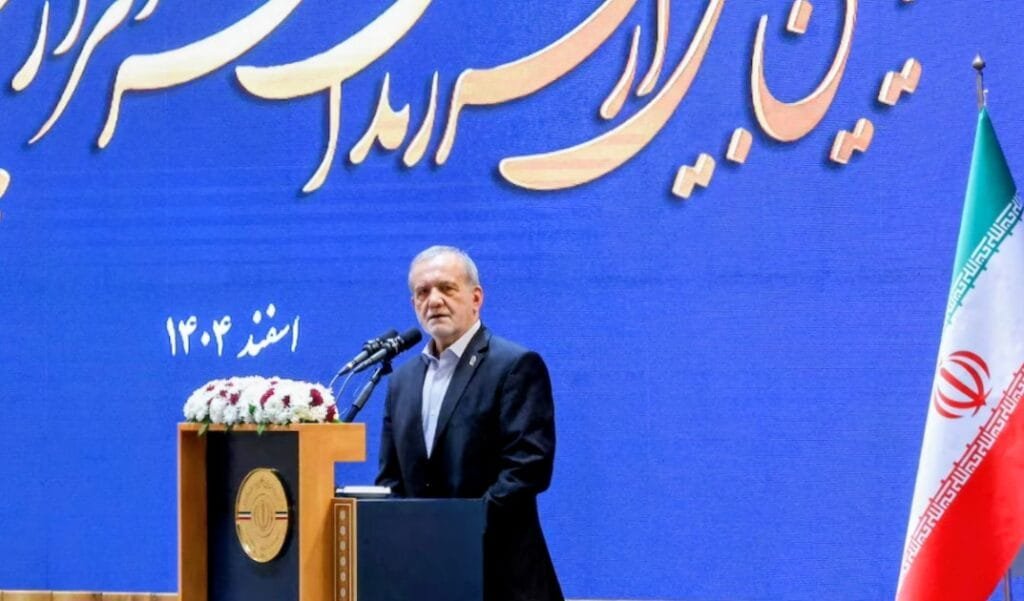 প্রতিবেশী দেশে হামলা বন্ধের ঘোষণা দিল ইরানের প্রেসিডেন্ট