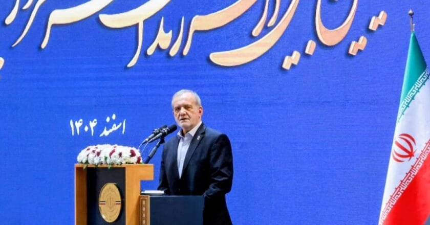 প্রতিবেশী দেশে হামলা বন্ধের ঘোষণা দিল ইরানের প্রেসিডেন্ট