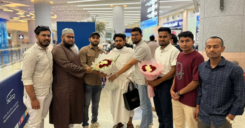 ওমরাহ পালনের উদ্দেশ্যে সৌদি আরব গেলেন এনসিপি আহ্বায়ক নাহিদ ইসলাম