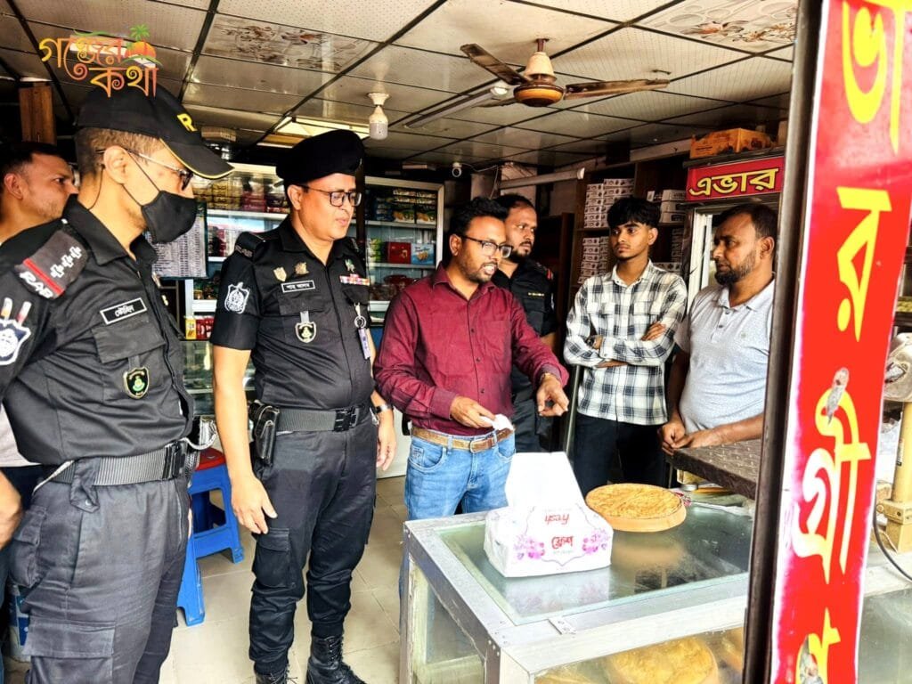 সলঙ্গায় ভোক্তা অধিকারের অভিযান: দুই মিষ্টির দোকানে জরিমানা