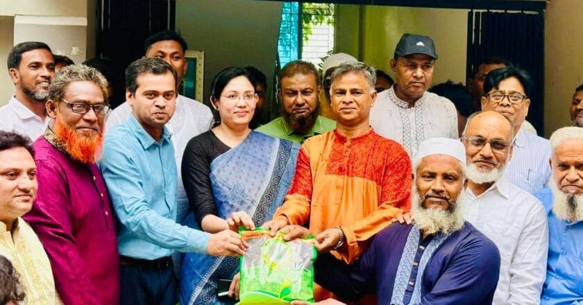 বেলকুচিতে ক্ষুদ্র ও প্রান্তিক কৃষকদের মাঝে বিনামূল্যে বীজ ও সার বিতরণ