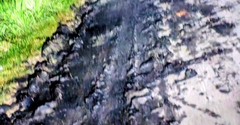 বেলকুচিতে খাল খননের কাদায় চলাচলের অনুপযোগী রাস্তা, জনদুর্ভোগ তুঙ্গে