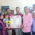 যশোরে বাস থেকে নেমে আদর করা সেই শিশুর জন্য উপহার পাঠালেন প্রধানমন্ত্রী তারেক রহমান