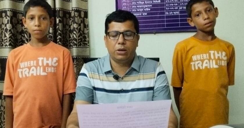 বেলকুচিতে নিখোঁজ যমজ দুই শিশুকে ২৪ ঘণ্টার মধ্যে উদ্ধার; পরিবারের কাছে হস্তান্তর