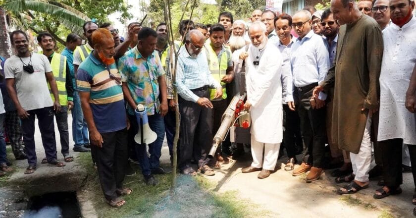 খালিশপুরে পরিচ্ছন্নতা অভিযানে কেসিসি, মশক নিধনে জোরদার কার্যক্রম