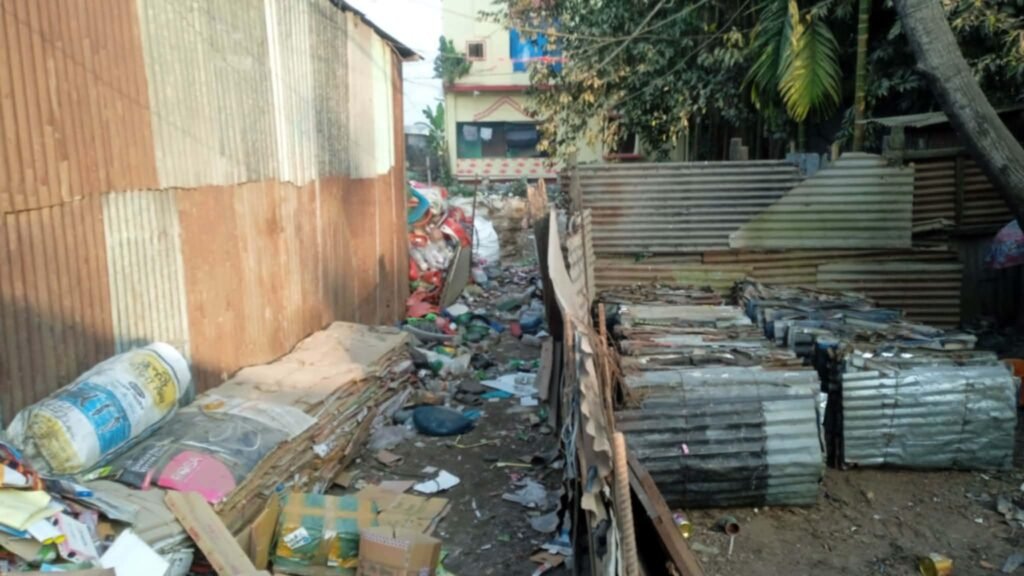 তাড়াইলে ভাংগারি ও পুরাতন বেটারি ব্যবসায়ীদের উপর নির্ভরশীল চোর চক্র