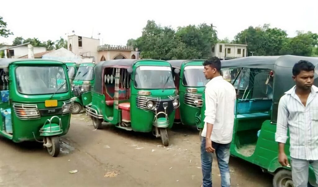 খুলনায় সিএনজি ভাড়ার নৈরাজ্য: সাধারণ মানুষের নাভিশ্বাস, হস্তক্ষেপ কামনা