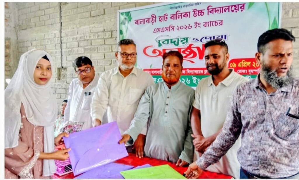 চিলমারীতে বালাবাড়ী হাট বালিকা উচ্চ বিদ্যালয়ে এসএসসি পরীক্ষার্থীদের বিদায় সংবর্ধনা