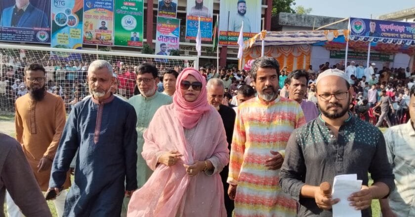 সুবর্ণসাড়ায় গোল্ডকাপ ফুটবল টুর্নামেন্টের জাঁকজমকপূর্ণ উদ্বোধন