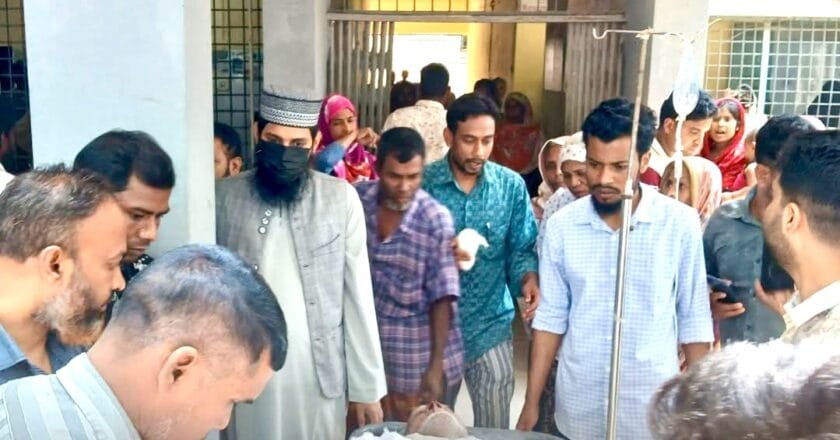 ট্রাক্টরের ধাক্কায় উলিপুরে অটোচালক নিহত, আহত ৪