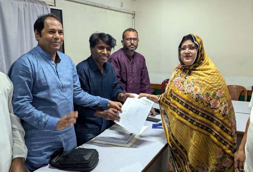 সংরক্ষিত নারী আসনে লড়তে মনোনয়ন নিলেন এলিজা