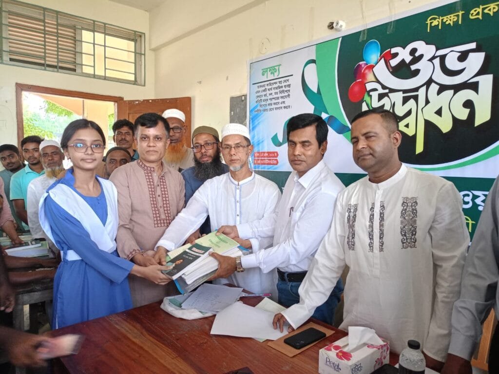 মানিকগঞ্জে মেধাবী শিক্ষার্থীদের মাঝে শিক্ষা সামগ্রী বিতরণ করলো তাকওয়া ফাউন্ডেশন