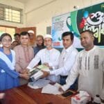 মানিকগঞ্জে মেধাবী শিক্ষার্থীদের মাঝে শিক্ষা সামগ্রী বিতরণ করলো তাকওয়া ফাউন্ডেশন