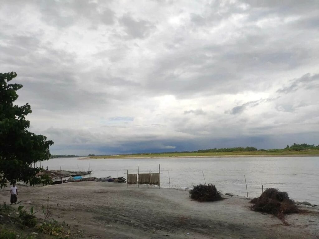 নাগেশ্বরীর দুধকুমার নদীতে ব্রীজের অভাবে জনদুর্ভোগ চরমে