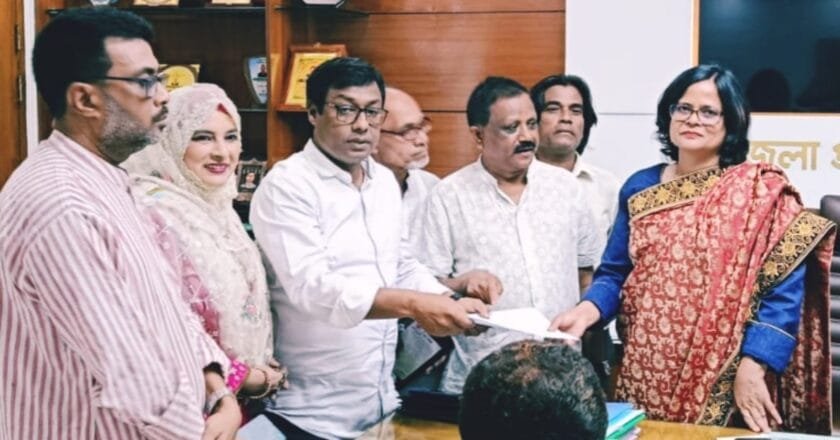 মরণফাঁদে পরিণত ঝুঁকিপূর্ণ ভবন: অপসারণে খুলনায় ডিসির দ্বারস্থ নাগরিক সমাজ