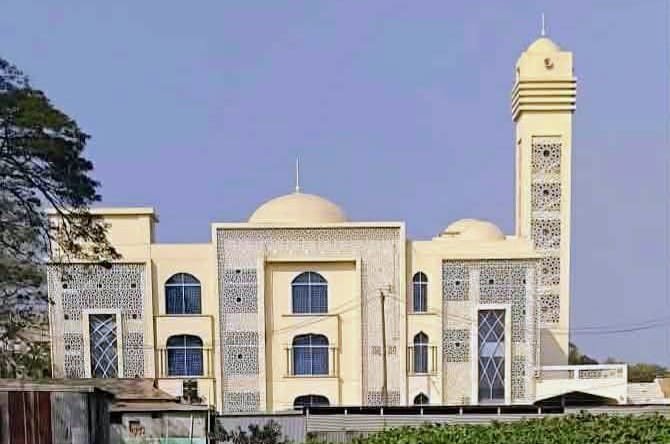 উদ্বোধনের আগেই তাড়াইল মডেল মসজিদে দুধর্ষ চুরি: ২০টি ফ্যান ও মাইক সেট গায়েব