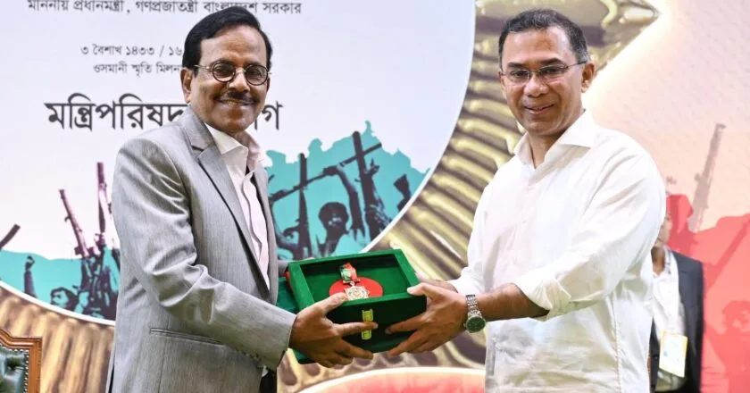 সংস্কৃতিতে বিশেষ অবদানের জন্য ‘স্বাধীনতা পদক’ পেলেন হানিফ সংকেত