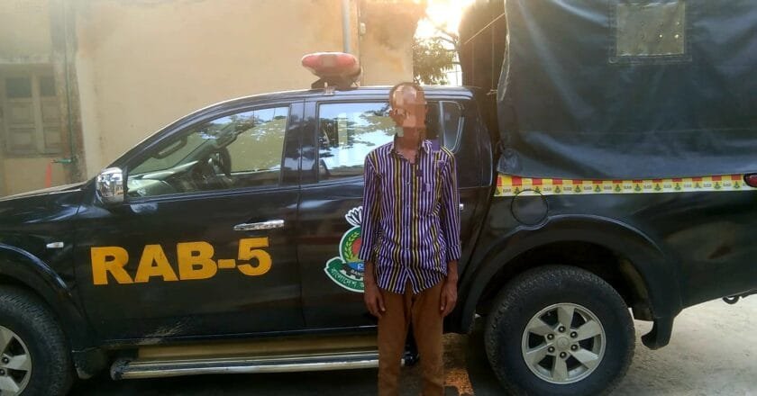 দুর্গাপুরে র‍্যাবের অভিযানে এক বছরের সাজাপ্রাপ্ত পলাতক আসামি আটক