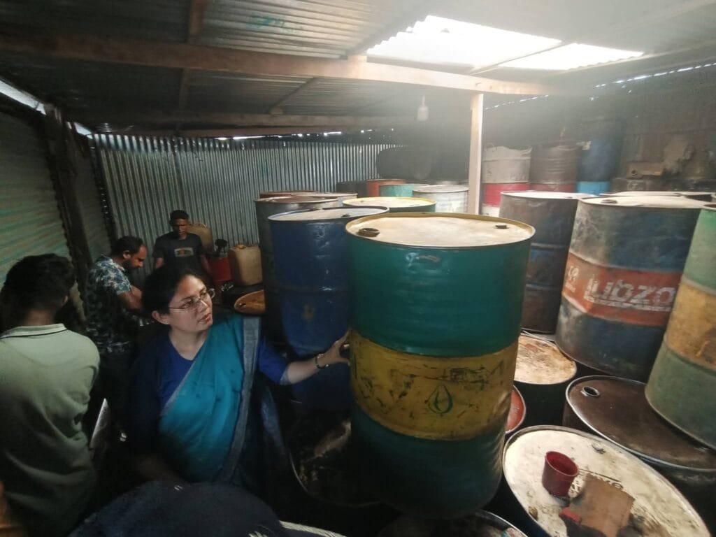 বেলকুচিতে ১৭৪৪ লিটার ডিজেল জব্দ, ১ জনের কারাদণ্ড