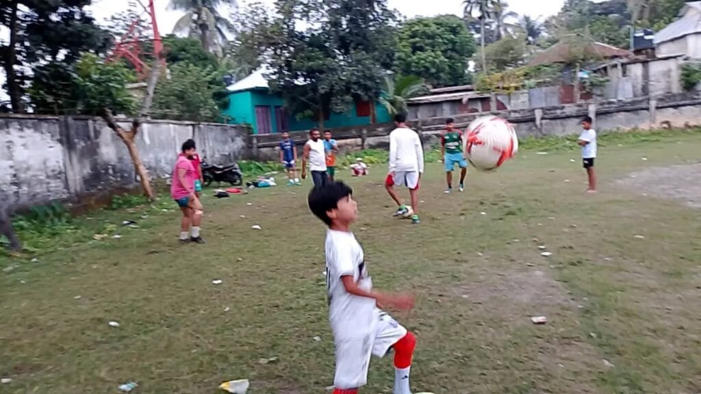 ফুটবল পায়ে তাড়াইলের ৮ বছরের রাহুলের বিস্ময়কর প্রতিভা