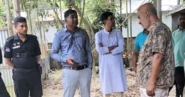 মানিকগঞ্জের দুই তেল মজুদকারীকে ভোক্তার লাখ টাকা জরিমানা