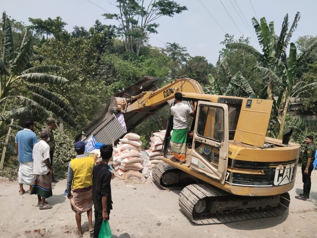 সিরাজগঞ্জের বেলকুচিতে অবৈধ স্থাপনা উচ্ছেদ, জনমনে স্বস্তি