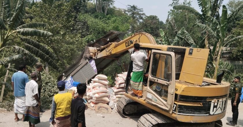 সিরাজগঞ্জের বেলকুচিতে অবৈধ স্থাপনা উচ্ছেদ, জনমনে স্বস্তি