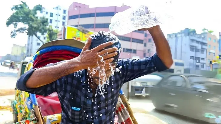 তাপপ্রবাহ ও লোডশেডিংয়ে খুলনায় চরম দুর্ভোগ, সংকটে এসএসসি পরীক্ষার্থীরা