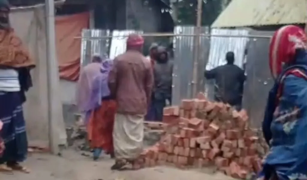 নাাগেশ্বরীতে হামলা চালিয়ে বসতবাড়ী দখলের চেষ্টা ও প্রাণনাশের হুমকি