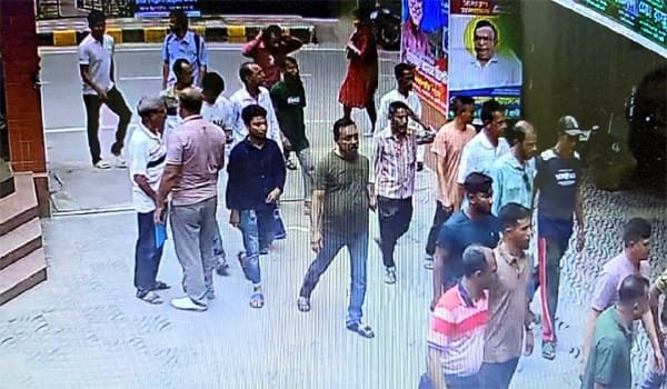 খুলনা প্রেস ক্লাবে সাংবাদিকদের ওপর হামলা, বিক্ষোভ ও সড়ক অবরোধ