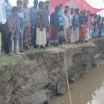 দুধকুমর নদের তীব্র ভাঙন: ভূরুঙ্গামারীতে মানববন্ধন ও স্থায়ী বাঁধ নির্মাণের জোর দাবি