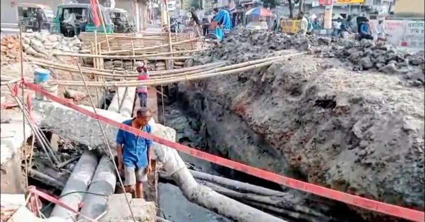 নগরীর পিটিআই মোড়ে সকালেই স্থবিরতা, কালভার্টের কাজ ও অব্যবস্থাপনায় চরম ভোগান্তি