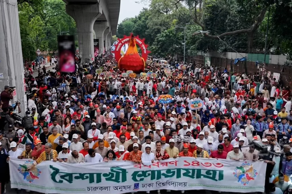 ঢাবিতে ‘বৈশাখী শোভাযাত্রা’য় মানুষের ঢল