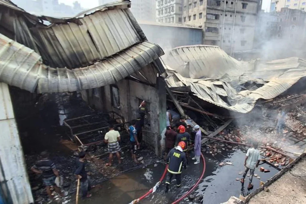 কেরানিগঞ্জের গ্যাস লাইটার কারখানায় অগ্নিকাণ্ড: ৫ জনের মরদেহ উদ্ধার