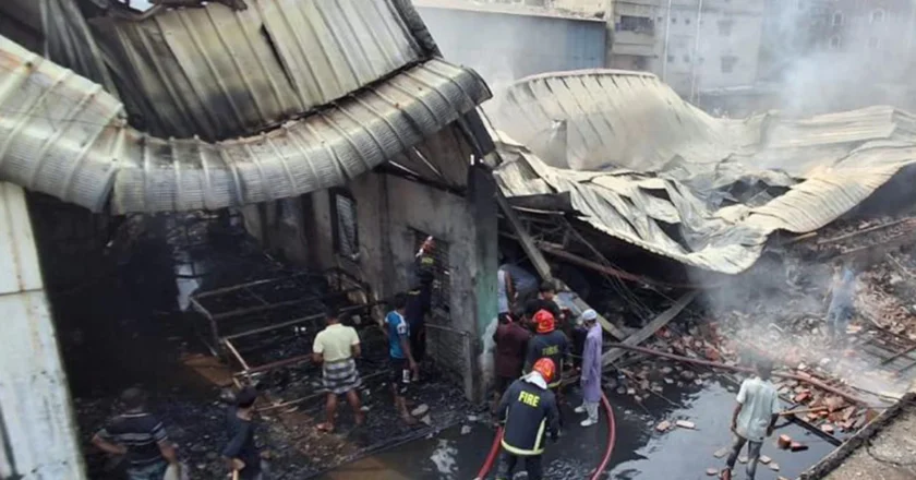 কেরানিগঞ্জের গ্যাস লাইটার কারখানায় অগ্নিকাণ্ড: ৫ জনের মরদেহ উদ্ধার