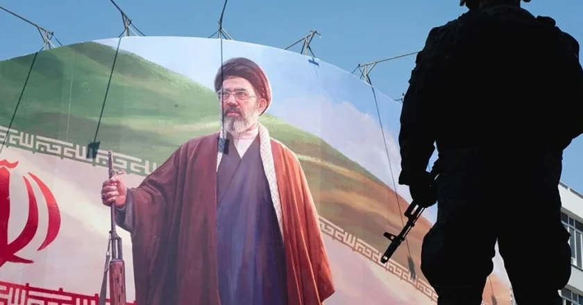 জাতীয় স্বার্থে কোনো ছাড় নয়, হরমুজ প্রণালীতে নিয়ন্ত্রণ আরও কঠোর করছে ইরান