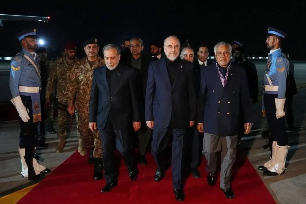 মার্কিন নৌ-অবরোধ প্রত্যাহার না করলে পাকিস্তানে প্রতিনিধি দল পাঠাবে না ইরান