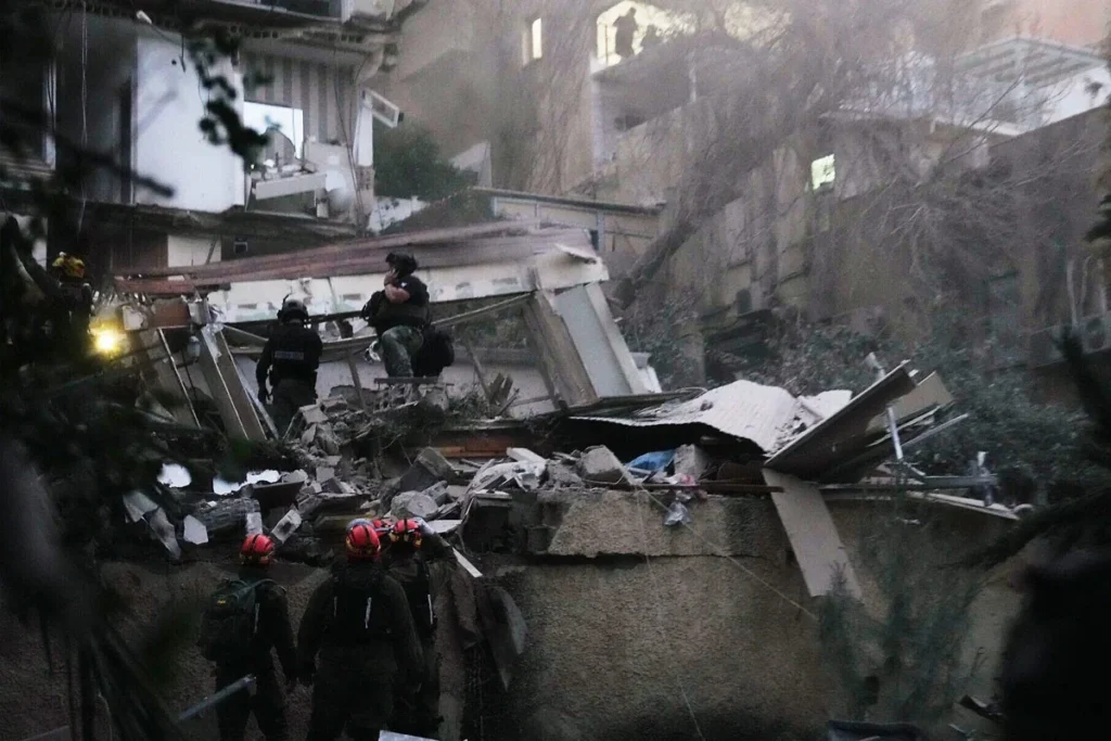 ইসরায়েলের হাইফায় ইরানের ভয়াবহ ক্ষেপণাস্ত্র হামলা: নিহত ২, নিখোঁজ ২