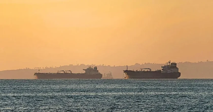 জাহাজ জব্দের ঘটনায় যুক্তরাষ্ট্রকে কড়া জবাব দেওয়ার হুঁশিয়ারি ইরানের