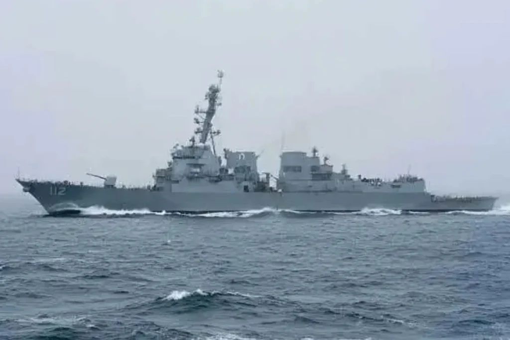 মার্কিন যুদ্ধজাহাজ পিছু হটার ভিডিও প্রকাশ করল ইরান