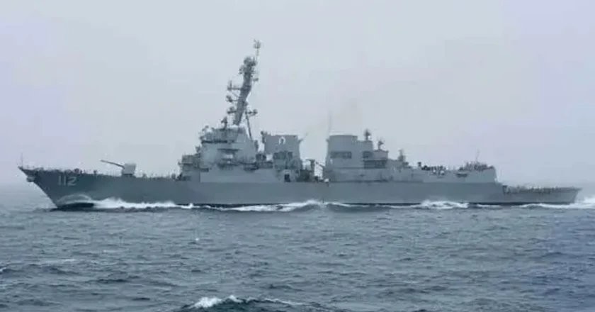 মার্কিন যুদ্ধজাহাজ পিছু হটার ভিডিও প্রকাশ করল ইরান