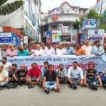 খুলনা প্রেস ক্লাবে হামলাচেষ্টার প্রতিবাদে মানববন্ধন, দোষীদের গ্রেপ্তার ও বিচার দাবি